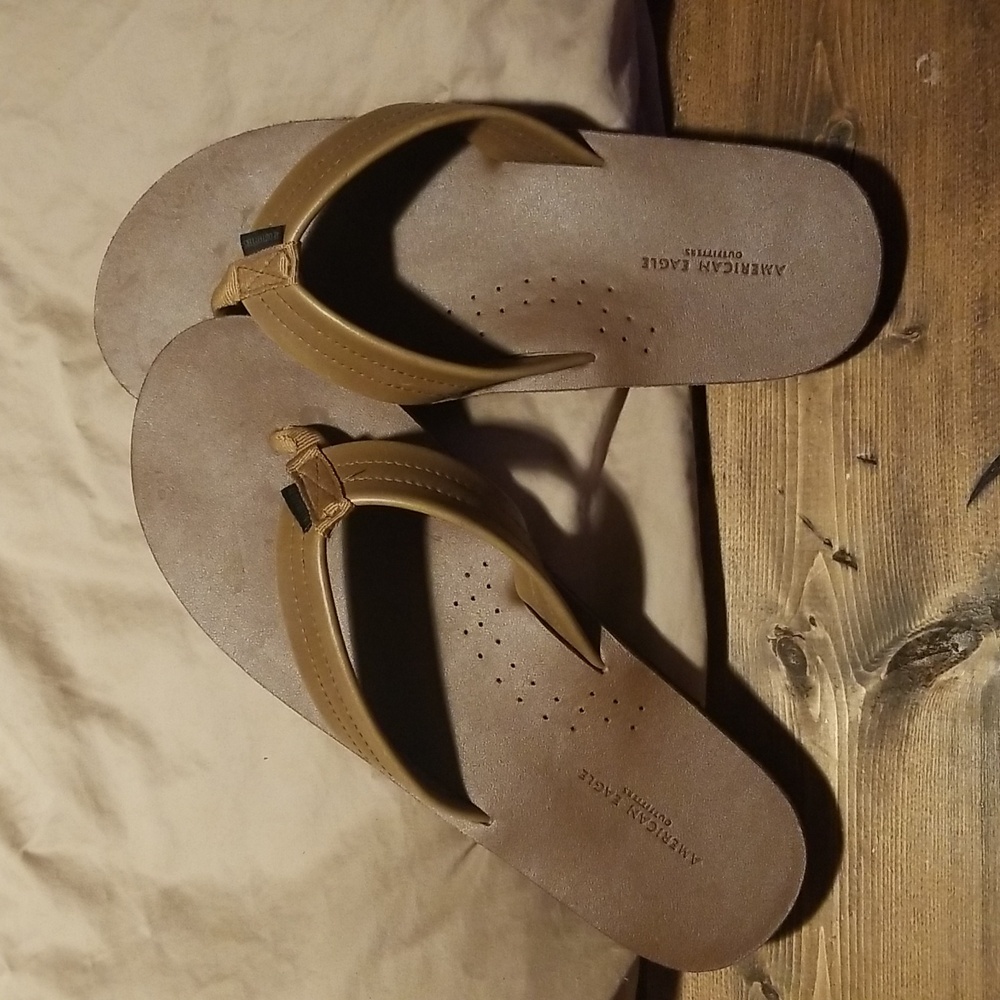 MENS American Eagle leather flip flops